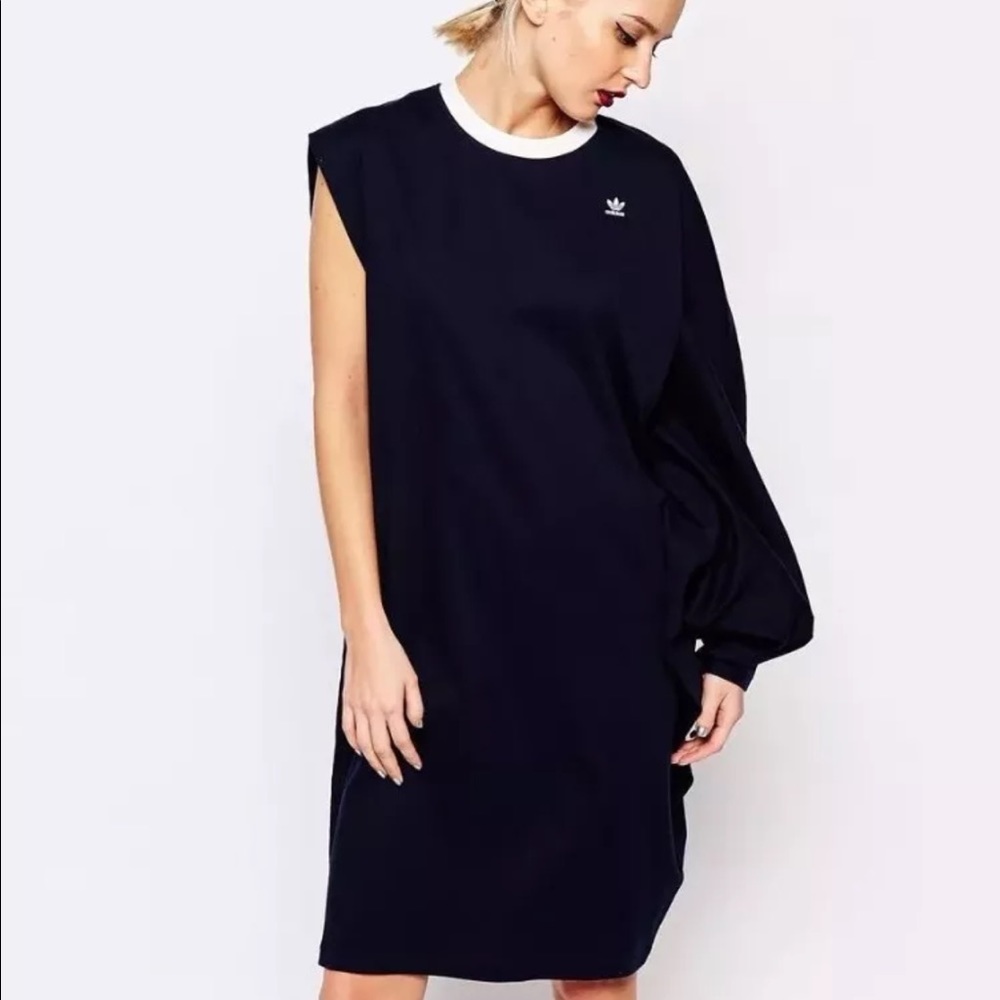 Single sleeved elongated shirt