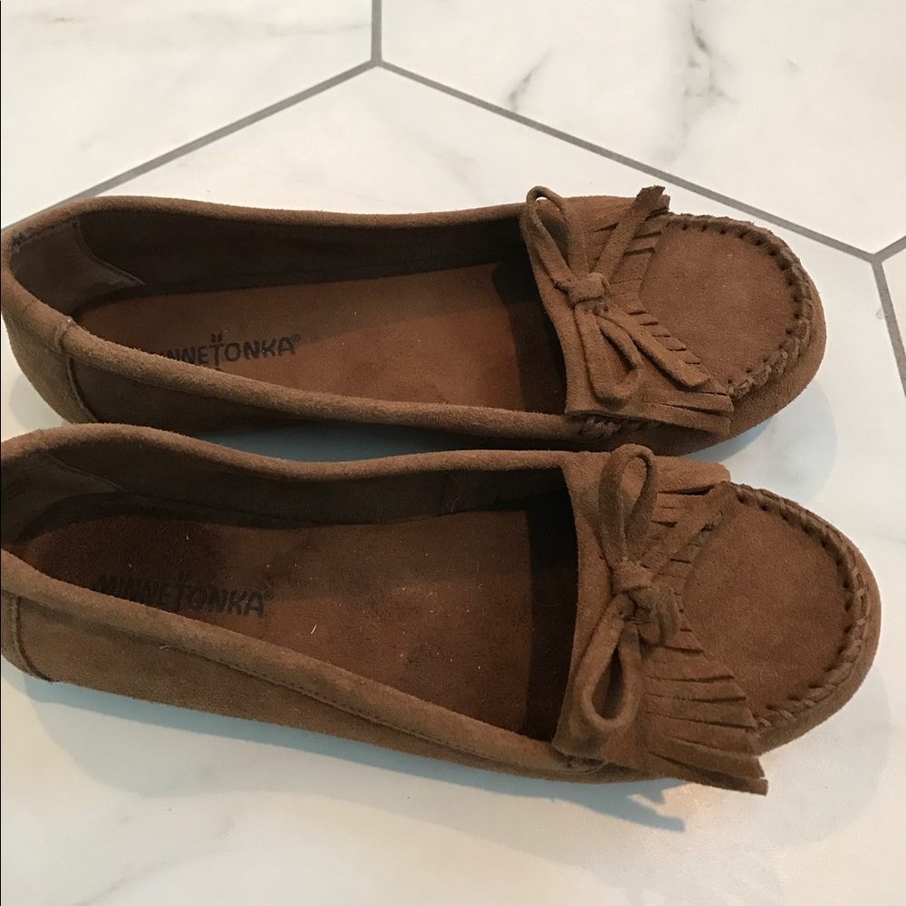 {Minnetonka}brown moccasins