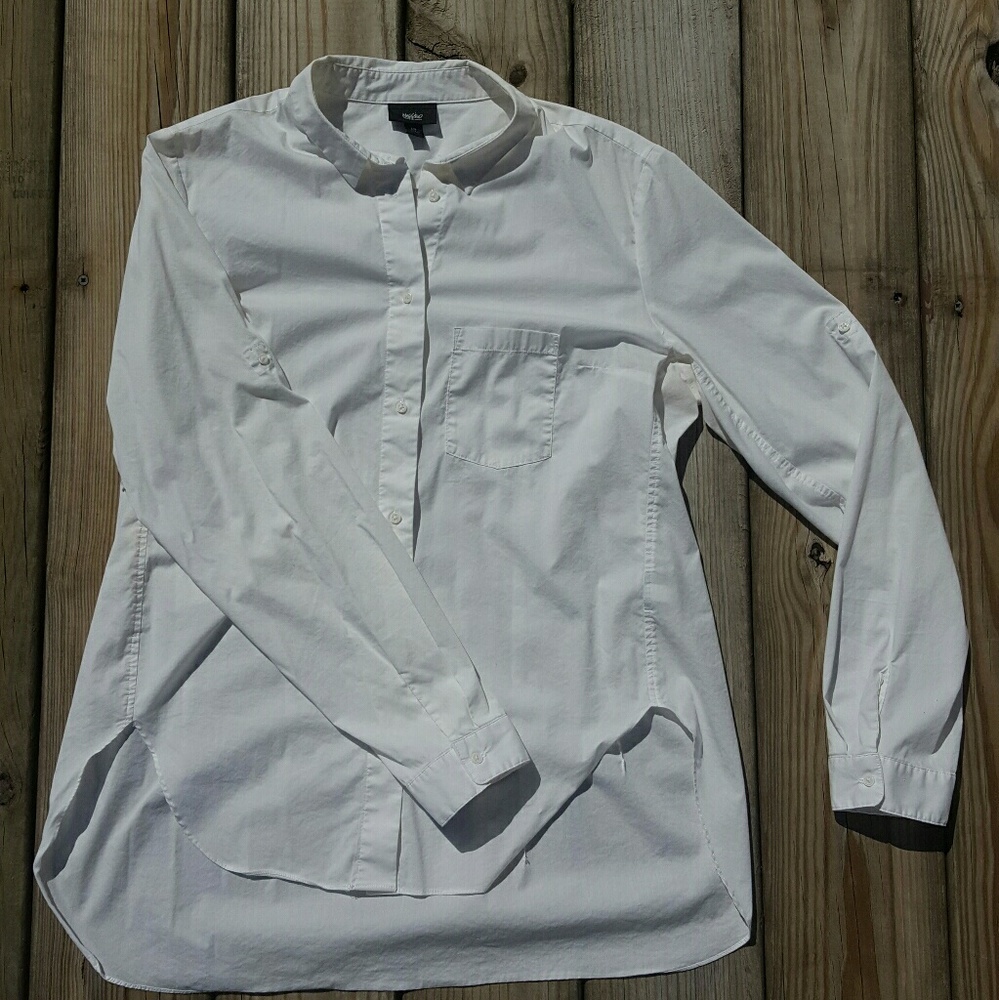 24 HR SALE!!!!White stretchy button up dress shirt
