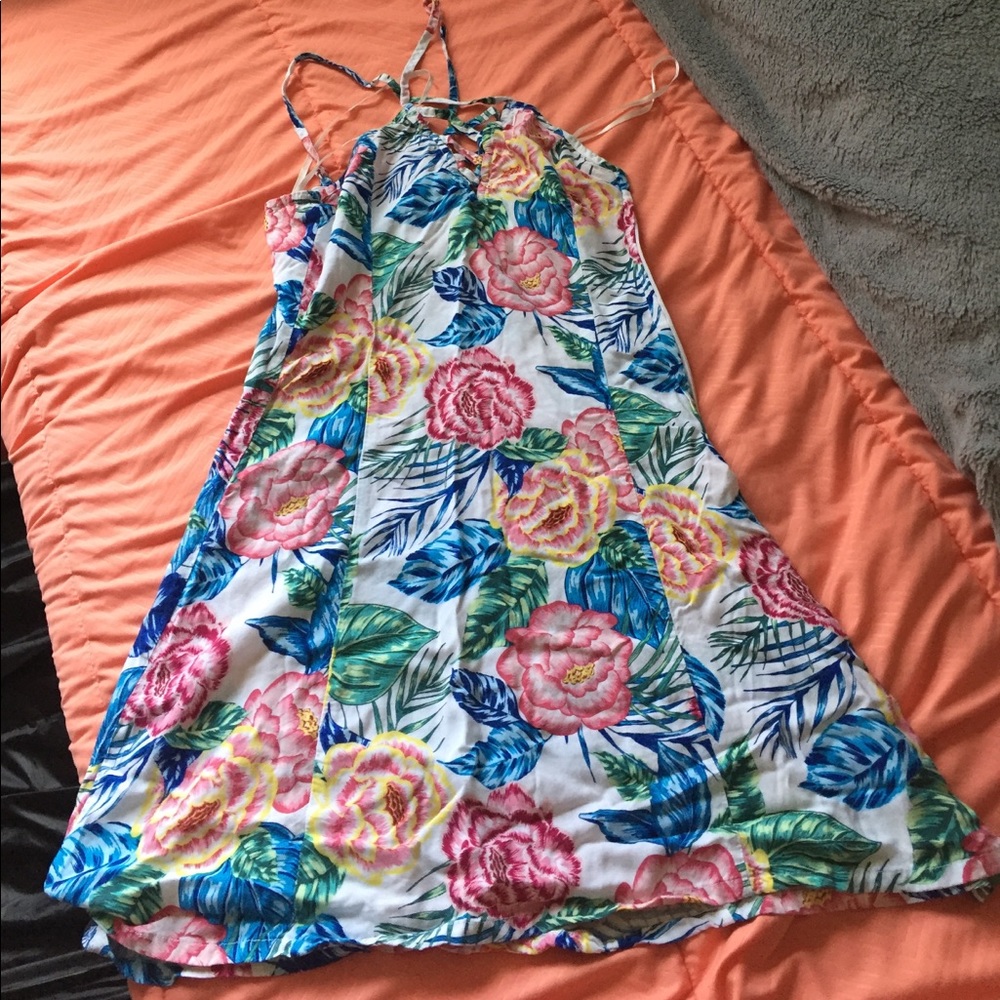 Super cute floral dress!!