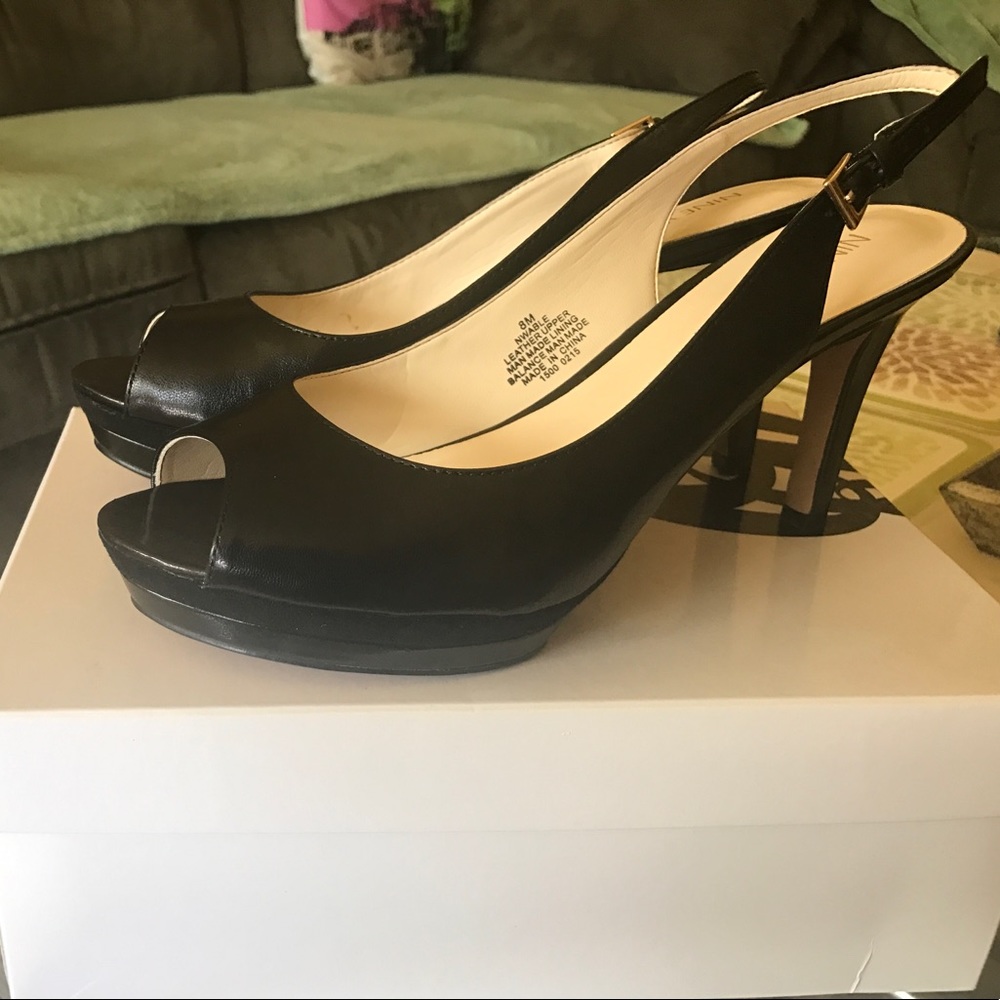 Black Leather Nine West Heels 👠