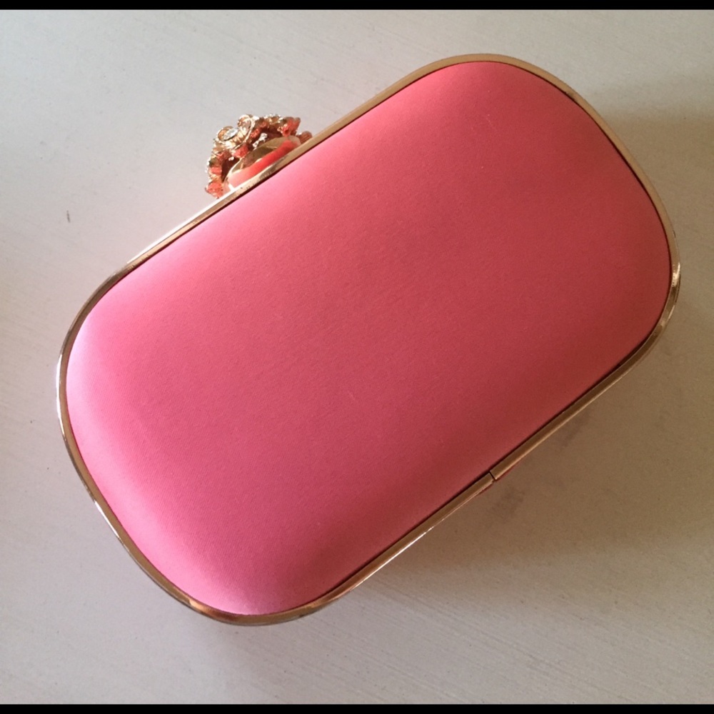 Small formal clutch