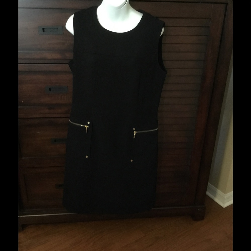 Beautiful EUC Tory Burch dress.