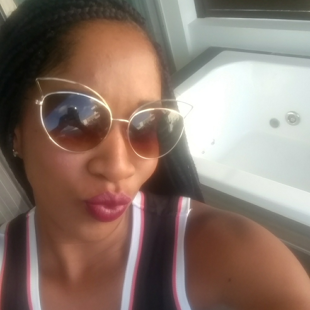 Meet your Posher, Jenn