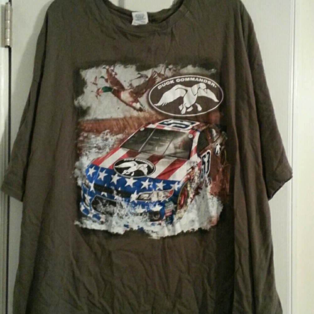 Duck commander t-shirt.