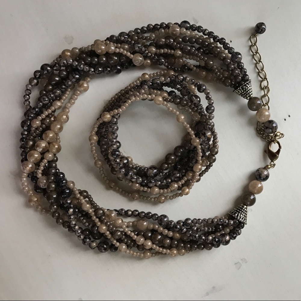 Beaded necklace and bracelet set.