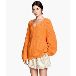 🔥FINAL SALE🔥 H&M Bell Sleeve Sweater