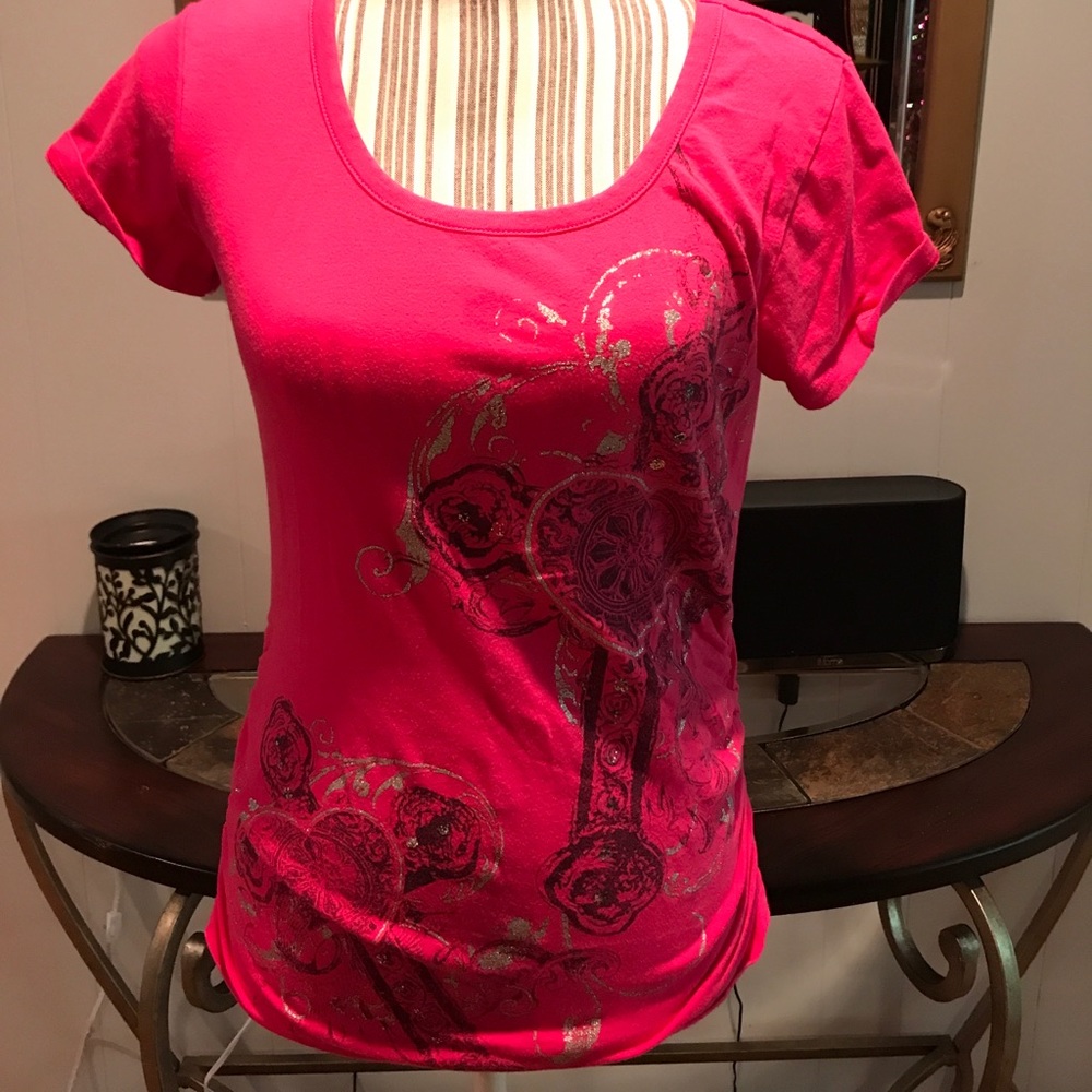 Adorable pink V Neck shirt