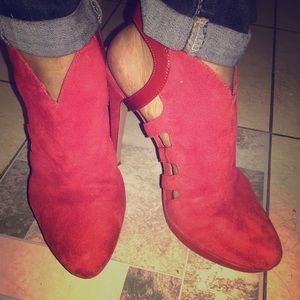 Red booties with heel! 😍