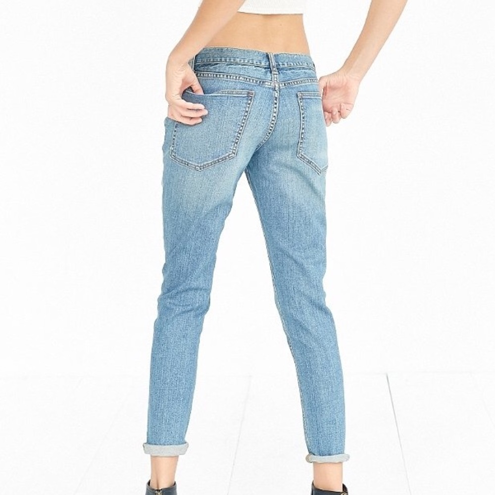 BDG mom jeans size 28