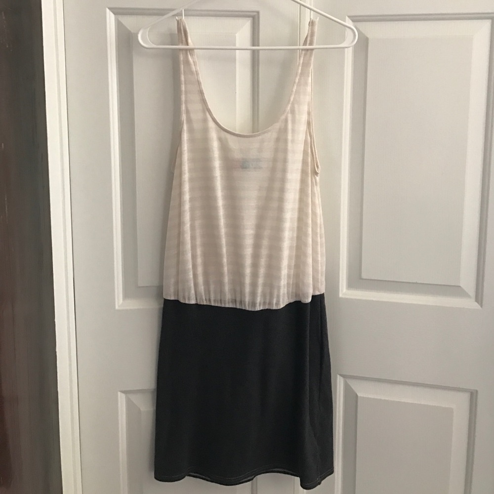 Perfect summer dress or swimsuit coverup!
