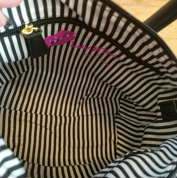 🚨SALE🚨BETSEY JOHNSON FLORAL DESIGN TOTE! - Picture 6 of 6