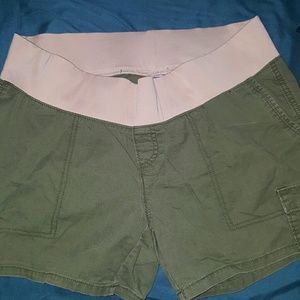 Old navy maternity shorts
