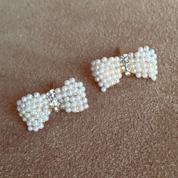 Jewelry - NWOT Pearl Bow Stud Earrings