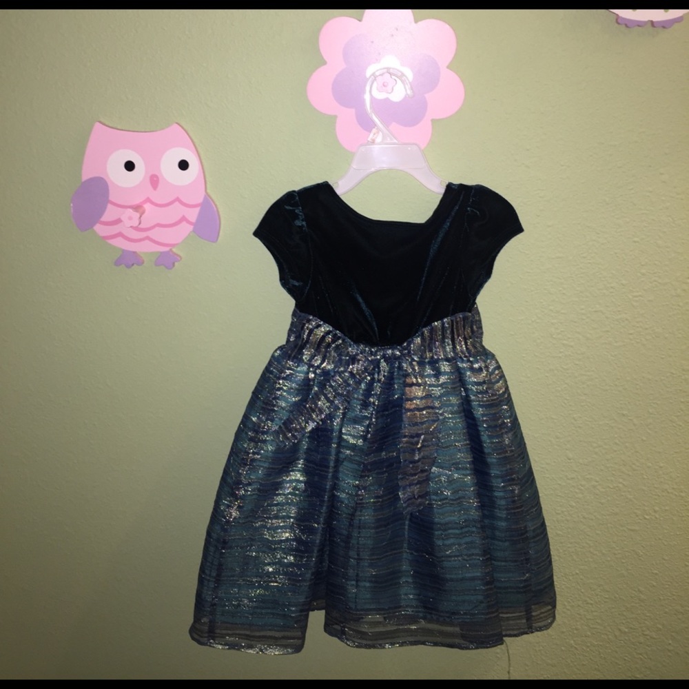 Girl's Dress - Picture 2 of 5
