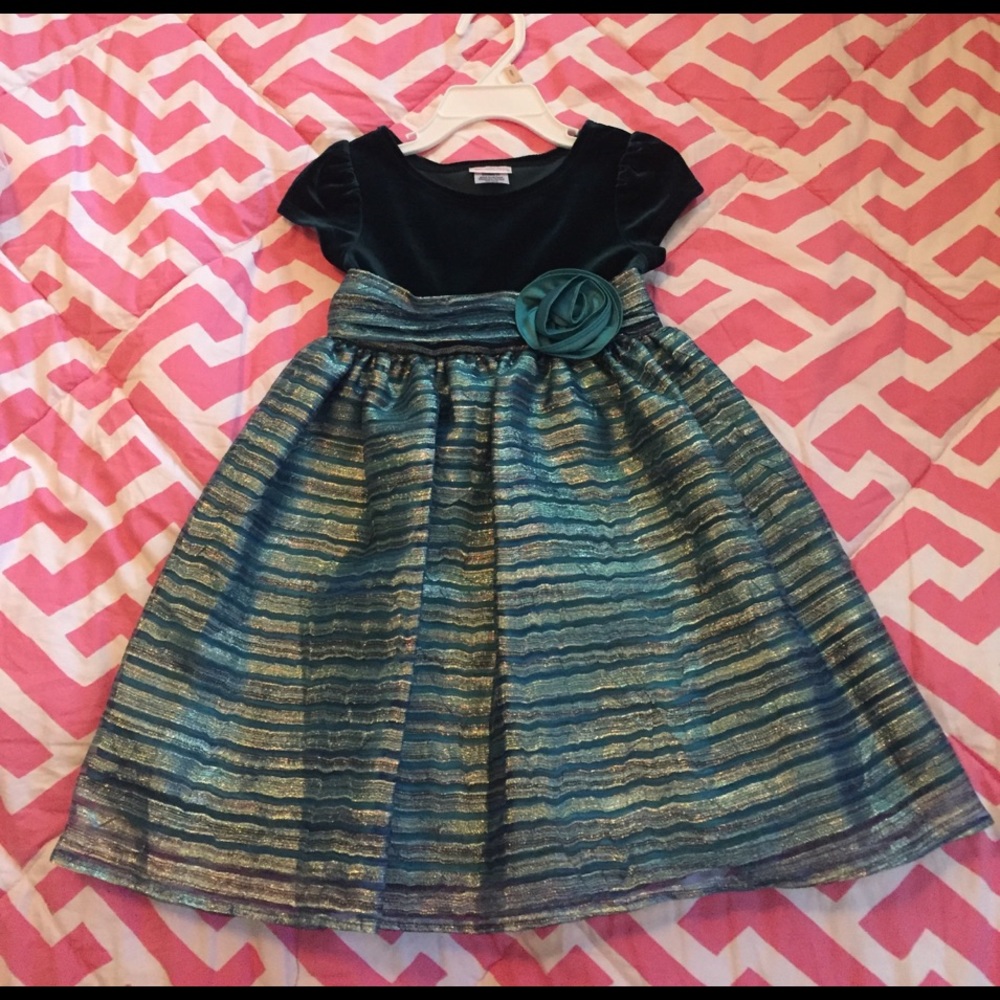Girl's Dress - Picture 3 of 5