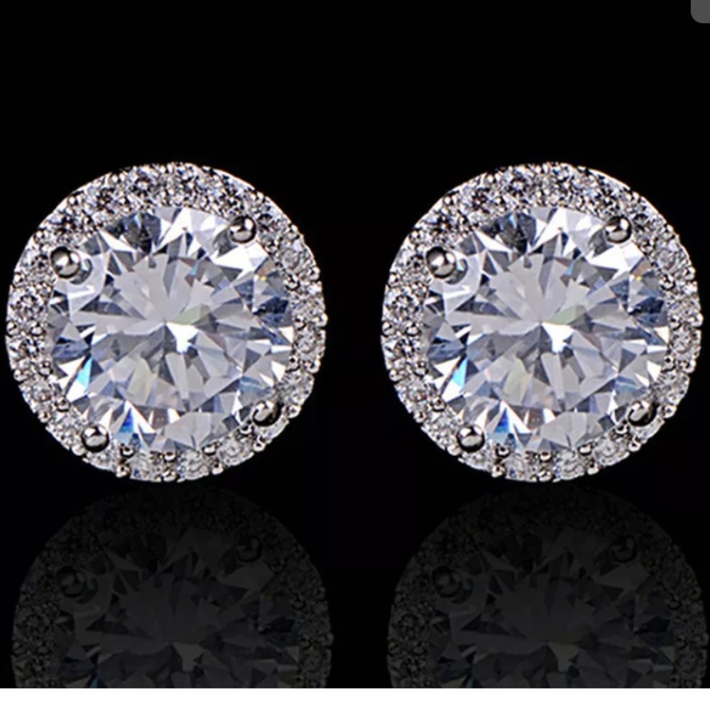 Only 1 pair left ❤️Sparkling Stud Earrings - Picture 5 of 8