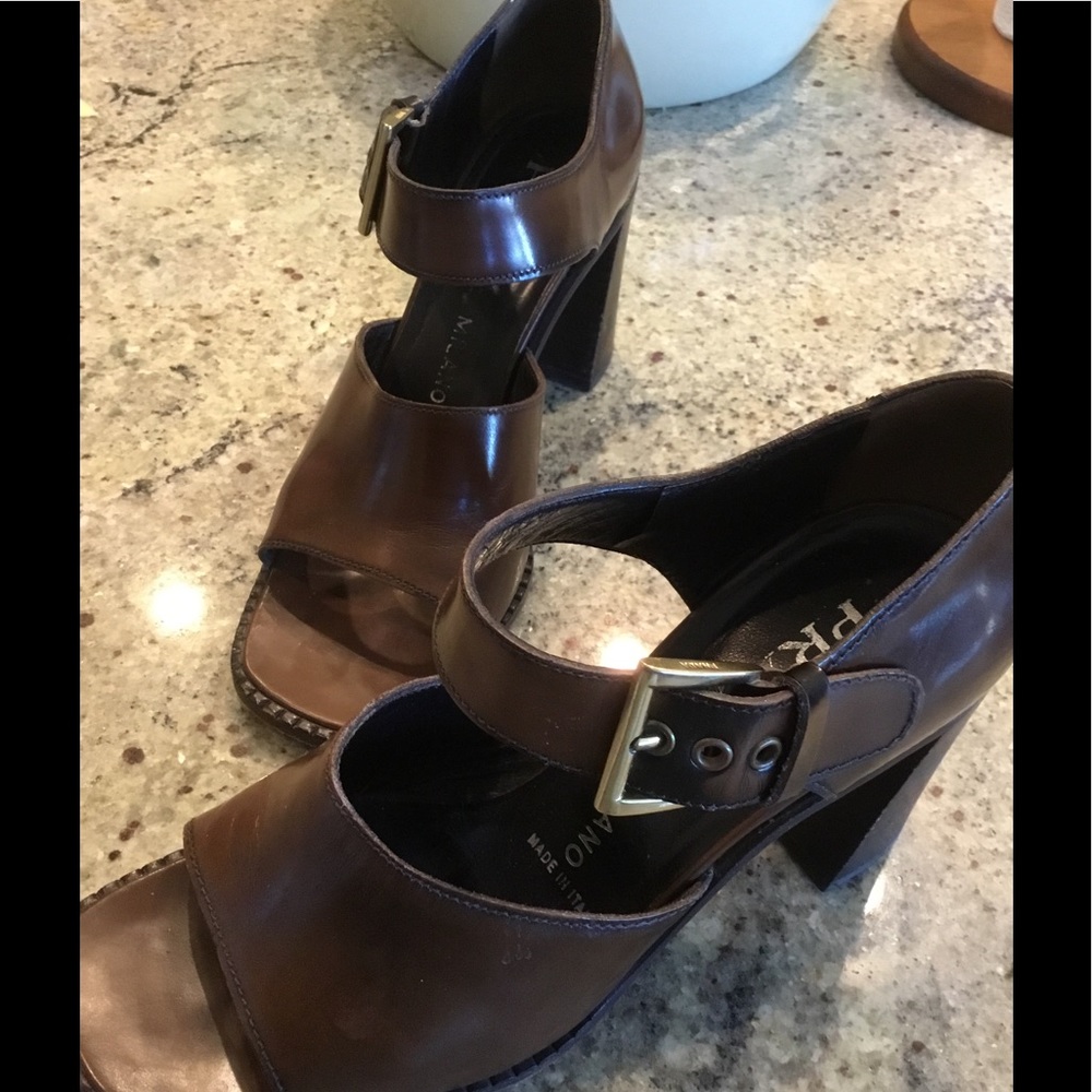 EUC lovely Prada sandal.