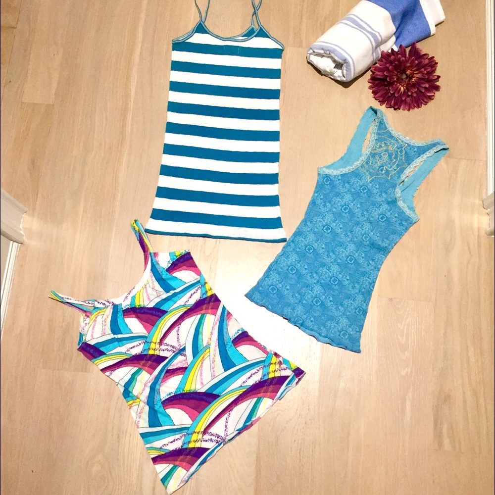 Bundle of 3 never worn tank tops! S-M - Picture 5 of 6