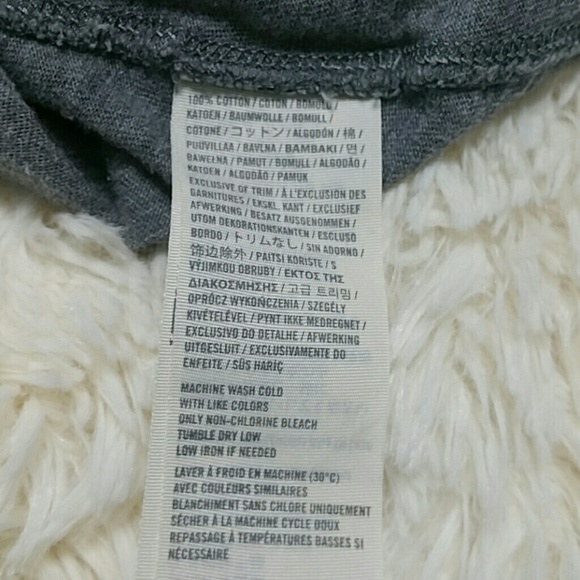 Abercromnie & Fitch long sleeve v-neck t shirt - Picture 4 of 6