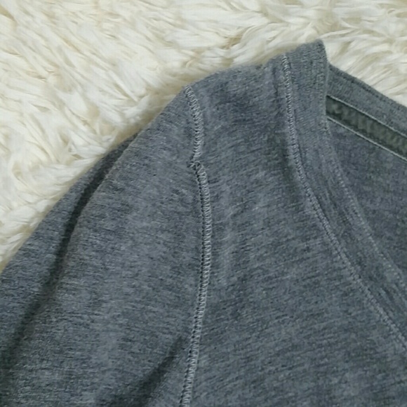 Abercromnie & Fitch long sleeve v-neck t shirt - Picture 5 of 6