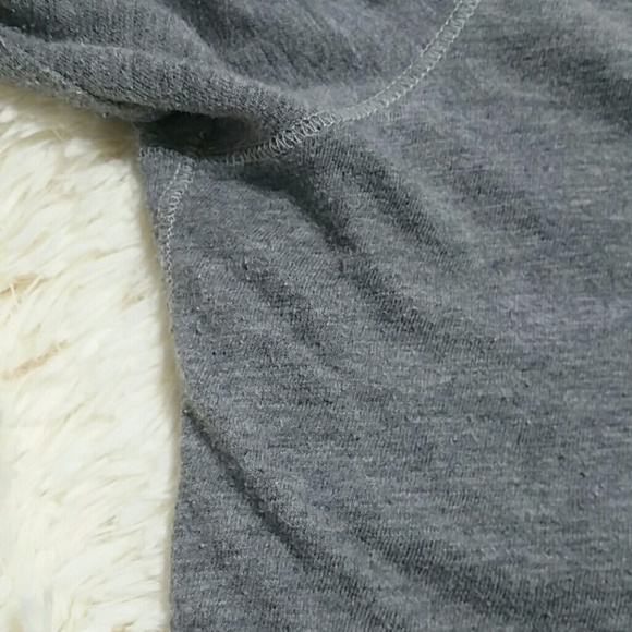 Abercromnie & Fitch long sleeve v-neck t shirt - Picture 6 of 6