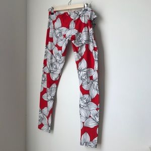 Stunning red and white LLR tall and curvey