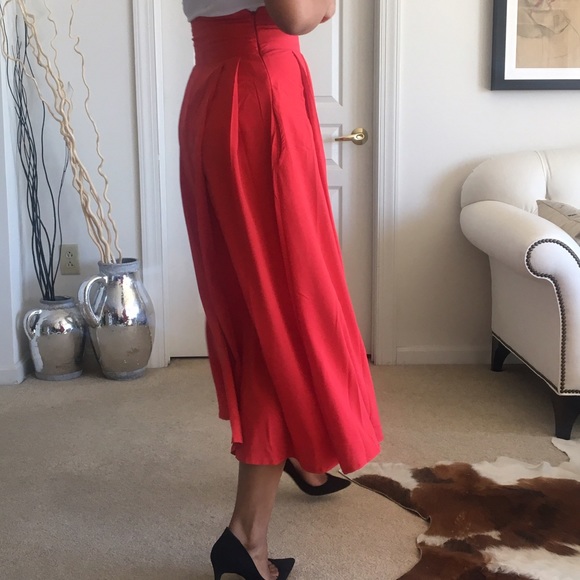 🎉HP🎉 Red fluted Skirt - Picture 2 of 7