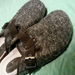 American Eagle slip on shoes