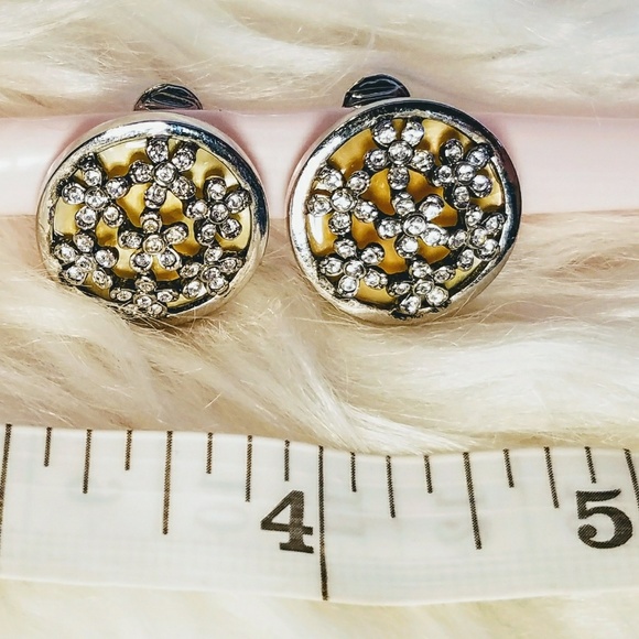 Rhinestone flower clip on earrings - Picture 1 of 1