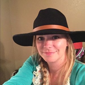 Meet your Posher, Brooke