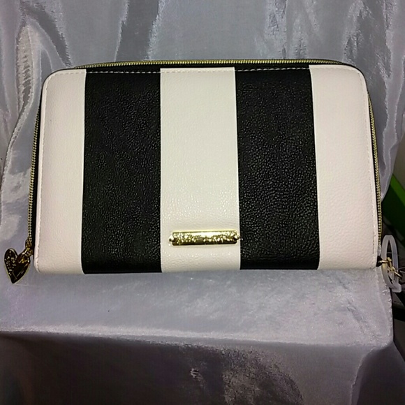 Betsey Johnson wristlet. NWT - Picture 3 of 3