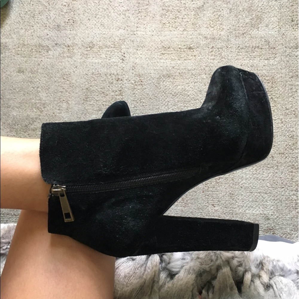 Chinese laundry Laughter bootie size 9