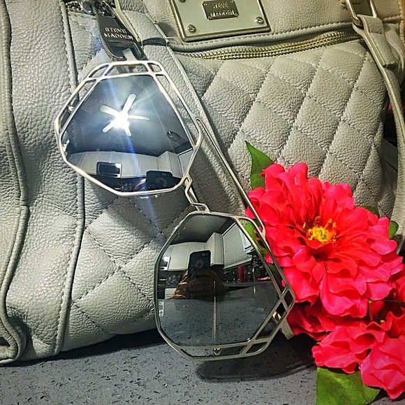 Silver Hexagon Aviator Mirrored Lens Sunnies - Picture 2 of 5