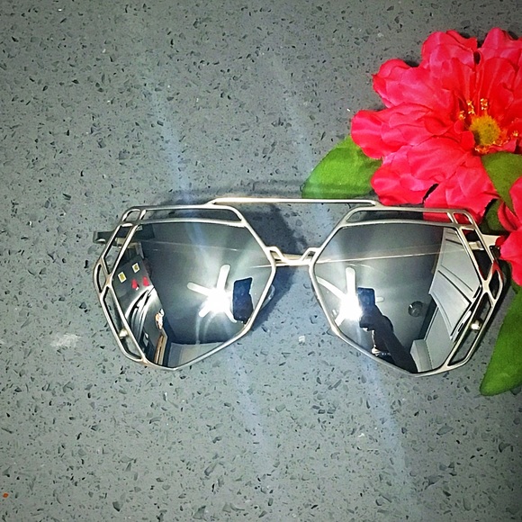 Silver Hexagon Aviator Mirrored Lens Sunnies - Picture 4 of 5