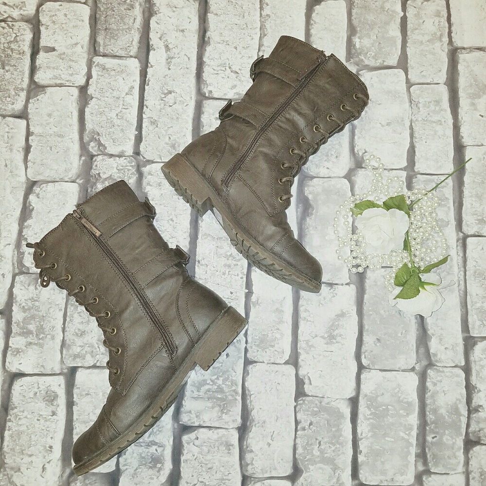 Journee Collection Kendall Round Toe Tasseled Boot