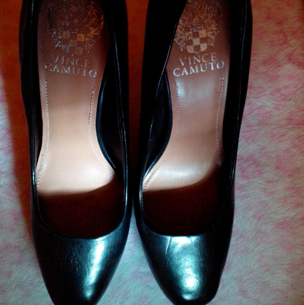 Woman black heels by Vince Camuto