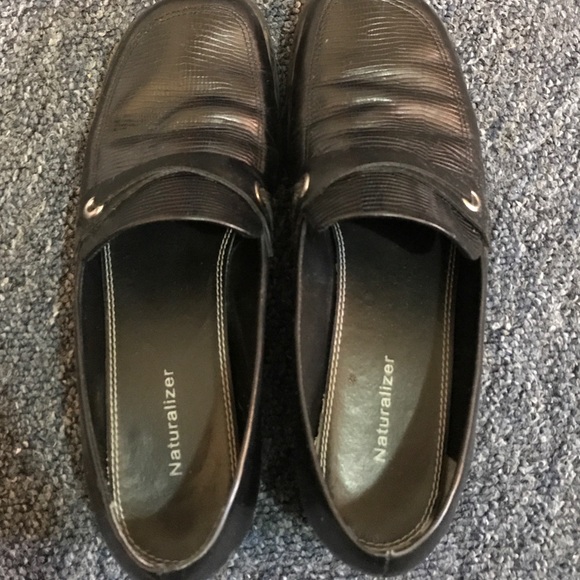 Naturalizer size 9w black leather loafers - Picture 2 of 2