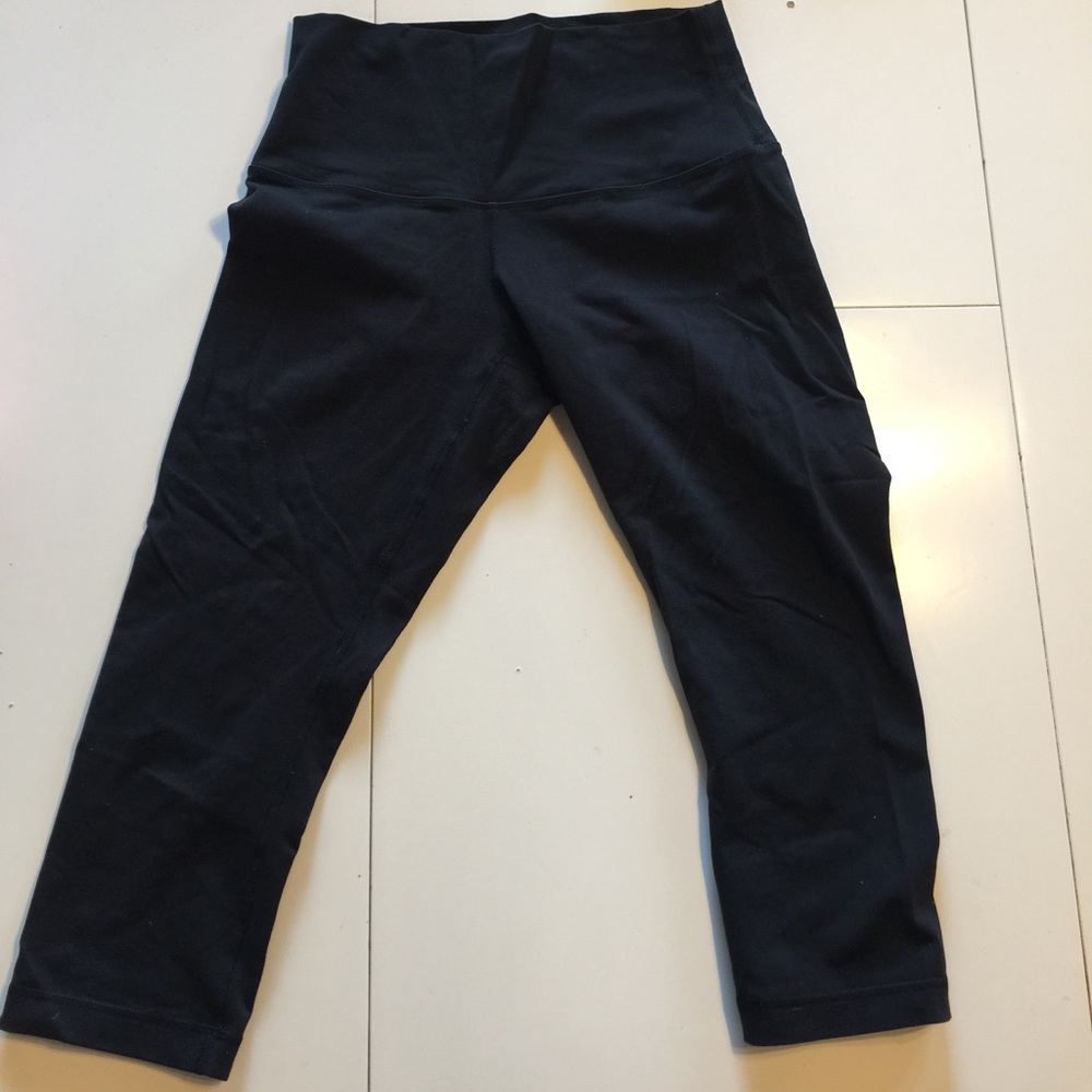 Lululemon black Capri