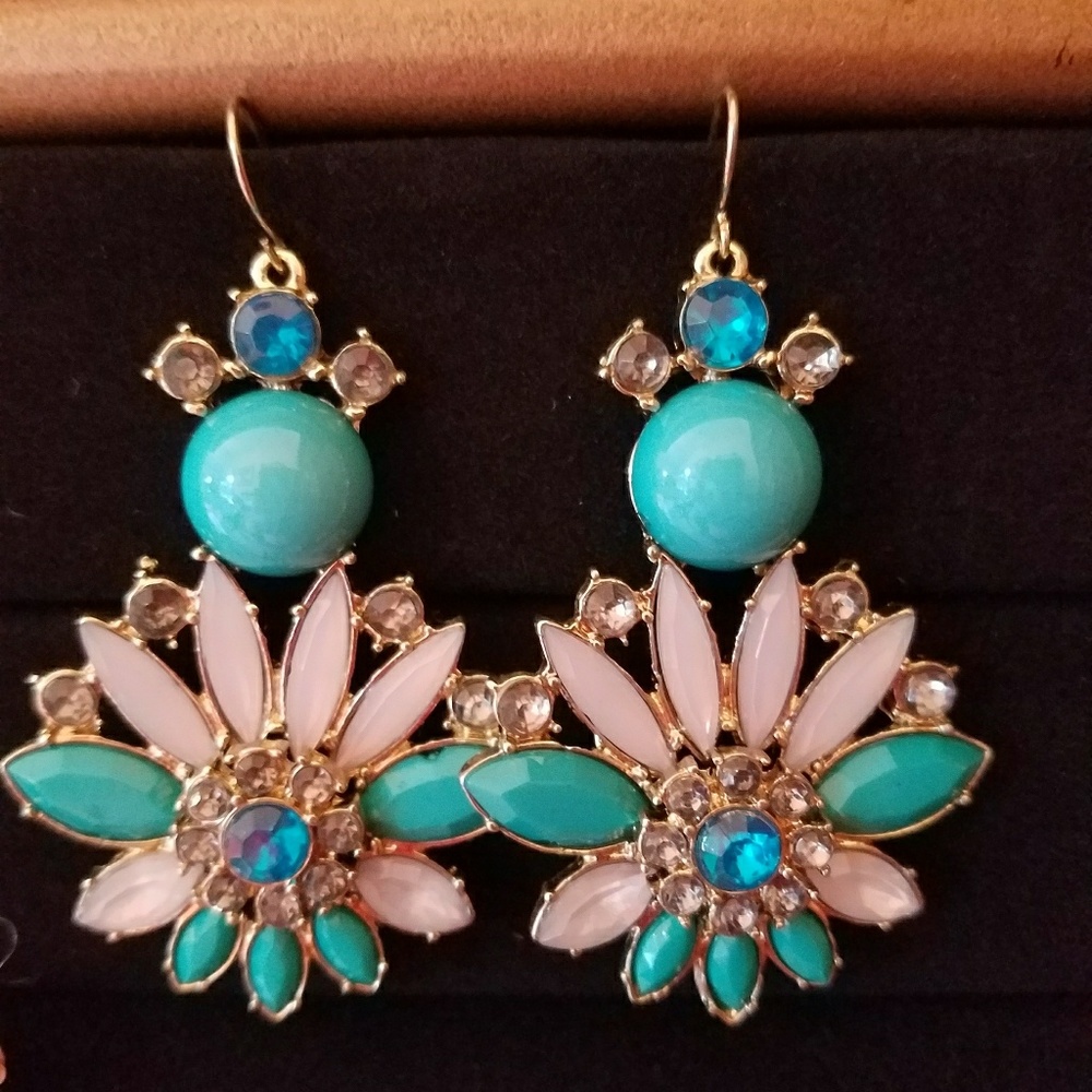 Necklace and earring set