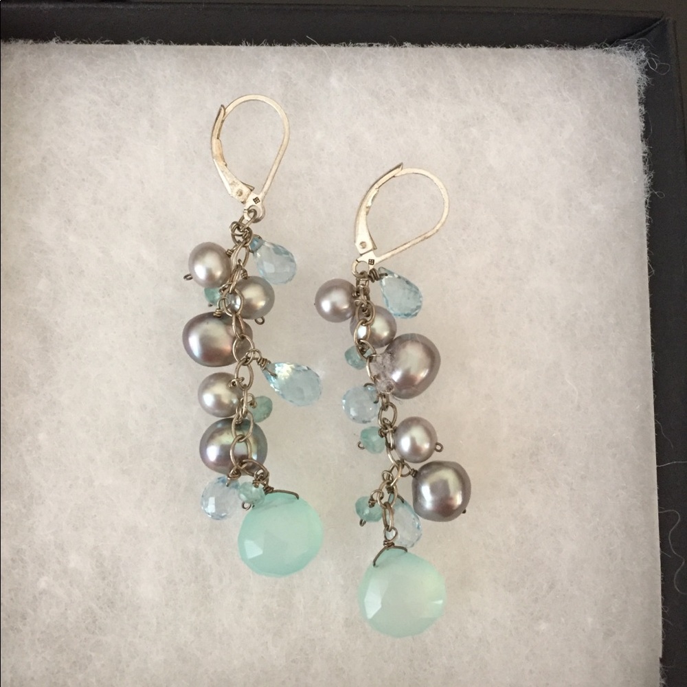 Faceted blue topaz, chalcedony and Pearl earrings