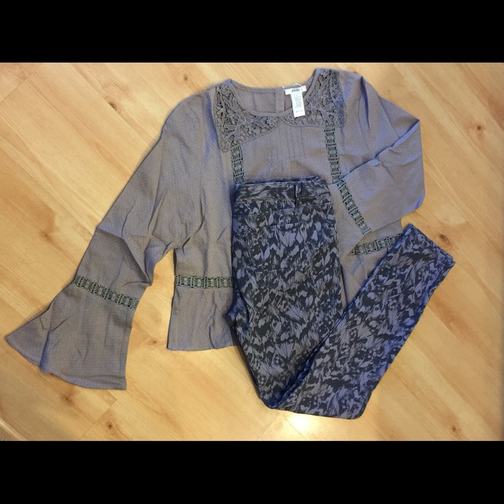 SALE Today ONLY! Flared Sleeves Peasant Top - Picture 3 of 5