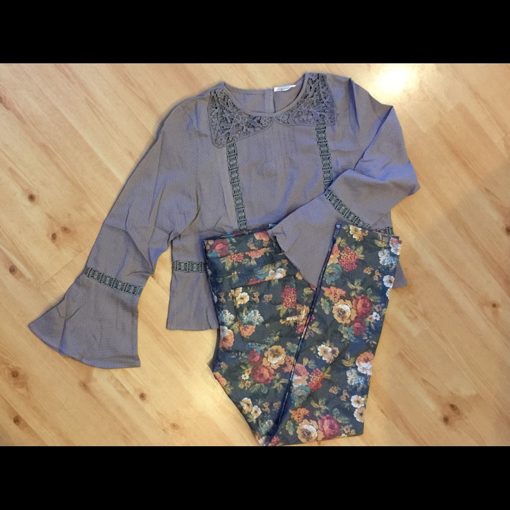 SALE Today ONLY! Flared Sleeves Peasant Top - Picture 4 of 5