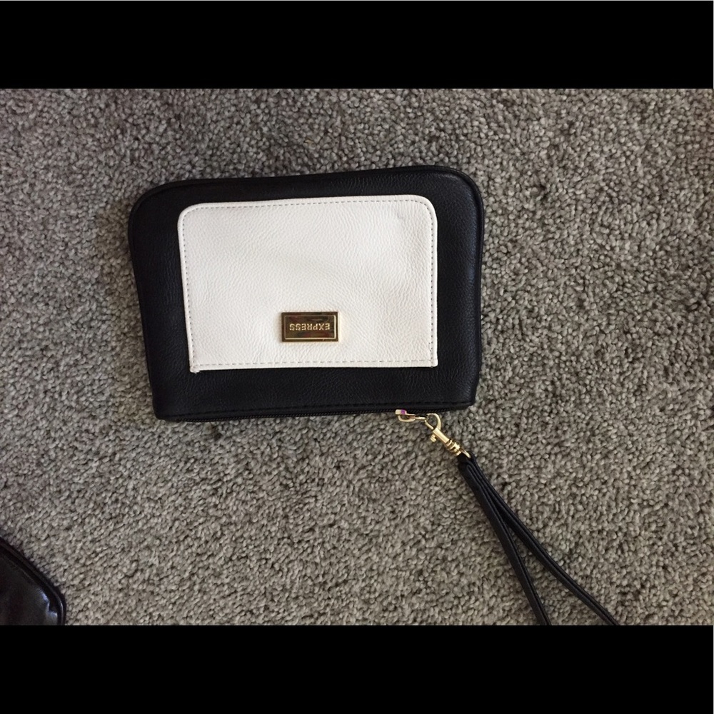 Express wristlet
