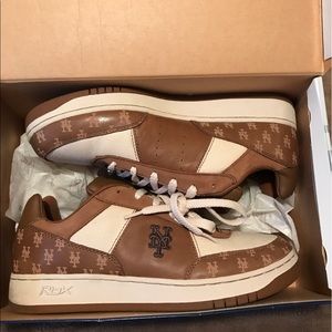 Size 13 Reebok Ny Mets sneakers size 13