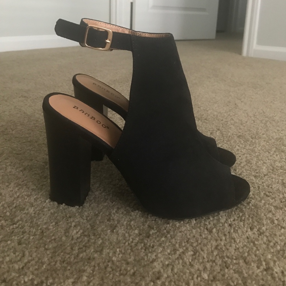 Black peep toe shoes