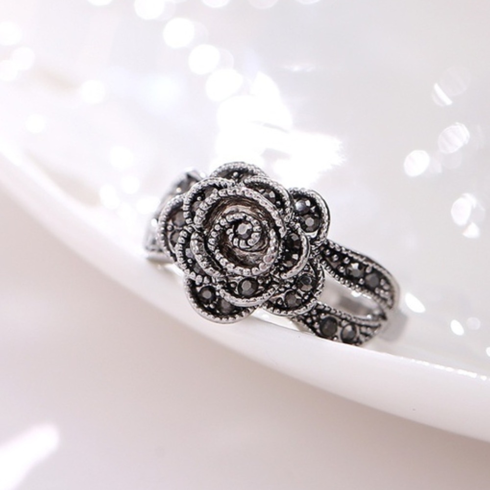 🌺 BLACK ROSE RING 🌺 - Picture 2 of 7
