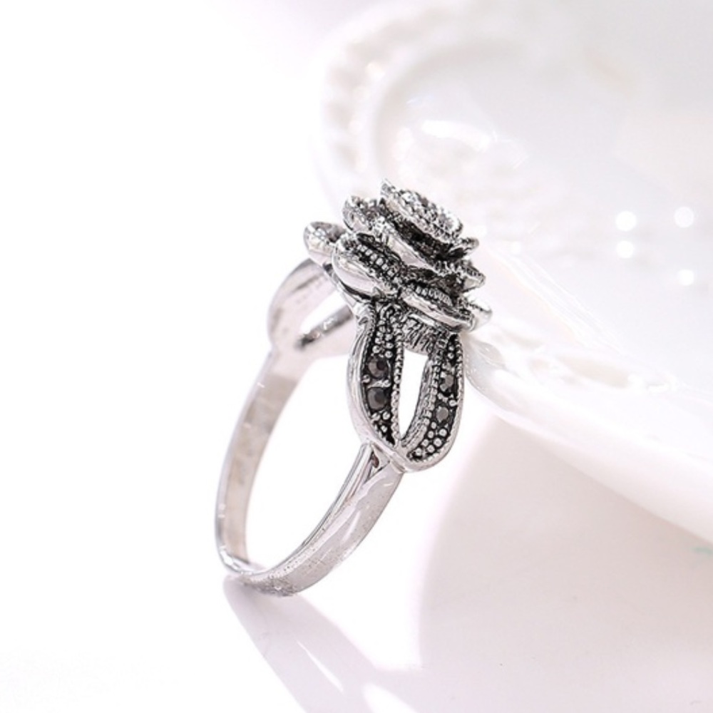 🌺 BLACK ROSE RING 🌺 - Picture 5 of 7