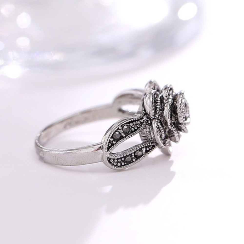 🌺 BLACK ROSE RING 🌺 - Picture 6 of 7