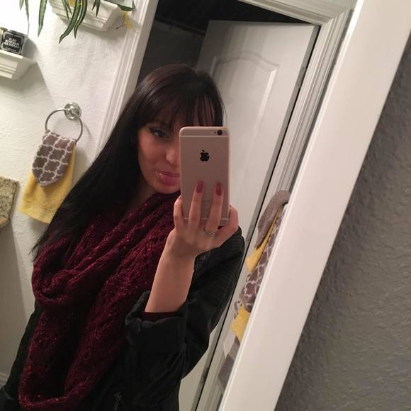 Meet your Posher, Alexis - Picture 1 of 1